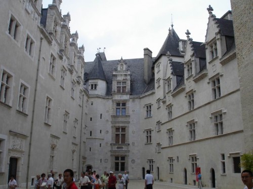 The courtyard inside the castle 