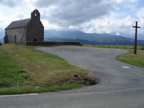 A nice church on the way, with Pyrenees at the background