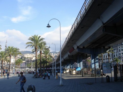 The overhead road by the pedestrianized port