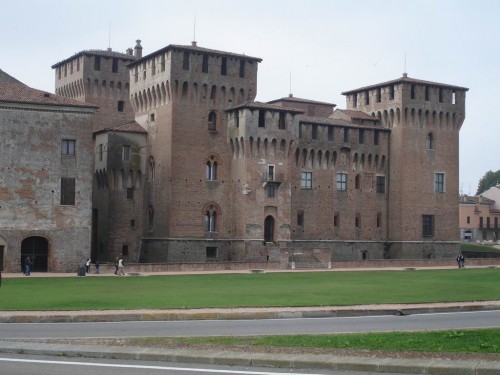 One of the entrances to the old city of Mantova